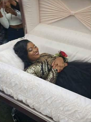 Shocking! Lady Releases Pre-burial Pictures