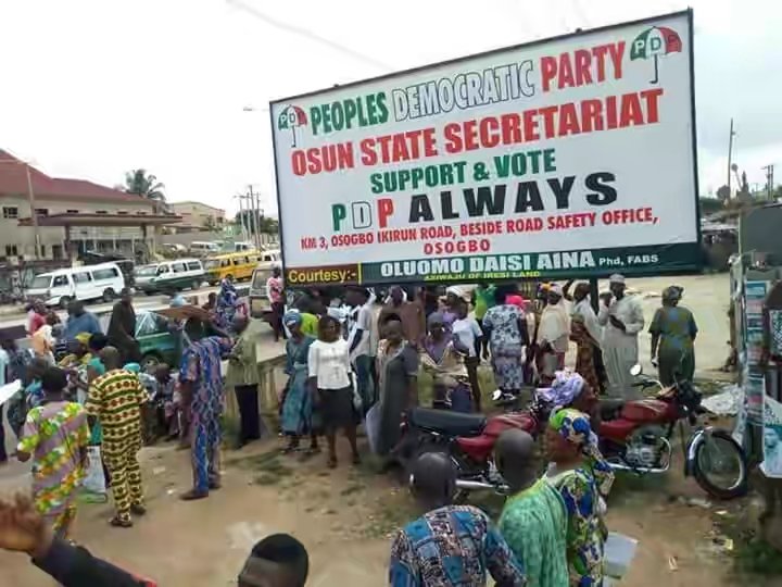 BREAKING: Protest Rocks Osun PDP Secretariat Over Alleged Manipulation Of PDP Primary (See Photos)