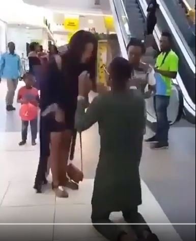 Serious Drama As Lady Turns Down Boyfriend’s Proposal With Dirty Hot Slap At Lagos Mall (Video)