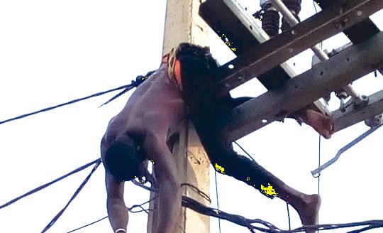 Vulcaniser electrocuted while vandalising electric cables