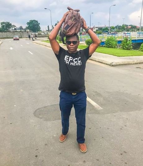 #efccimhere: Nigerians Begins Fayose’s ‘EFCC I’m Here’ Tshirt Challenge (See How They Posing, Photos)