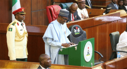 Buhari promises new minimum wage, presents 2019 budget