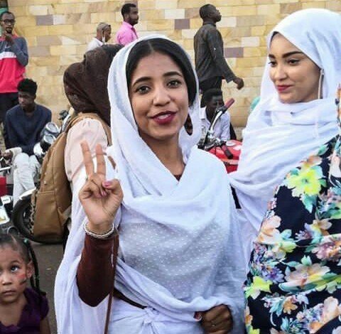 Photos of 22-year-old woman hails around the world after leading a massive protest that removed Sudan’s President