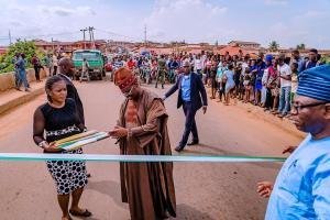 PHOTOS: Ajimobi Commissions Oba Akinbiyi High School, Ambassador Olu Sanu Way