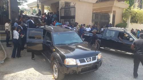 BREAKING: Heavily-armed DSS Operatives Chase Falana As He Drives Sowore, Bakare Out Of Court Premises