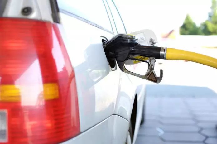 Buhari Orders NNPC To Reduce Petrol Price To N130