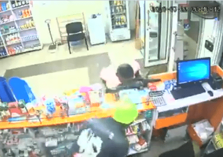 Two thieves caught on camera stealing at a pharmacy in Oyo (video)