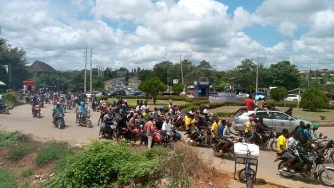 Nigerian Youths storm Osogbo To Protest SARS Misconduct (Watch Video)