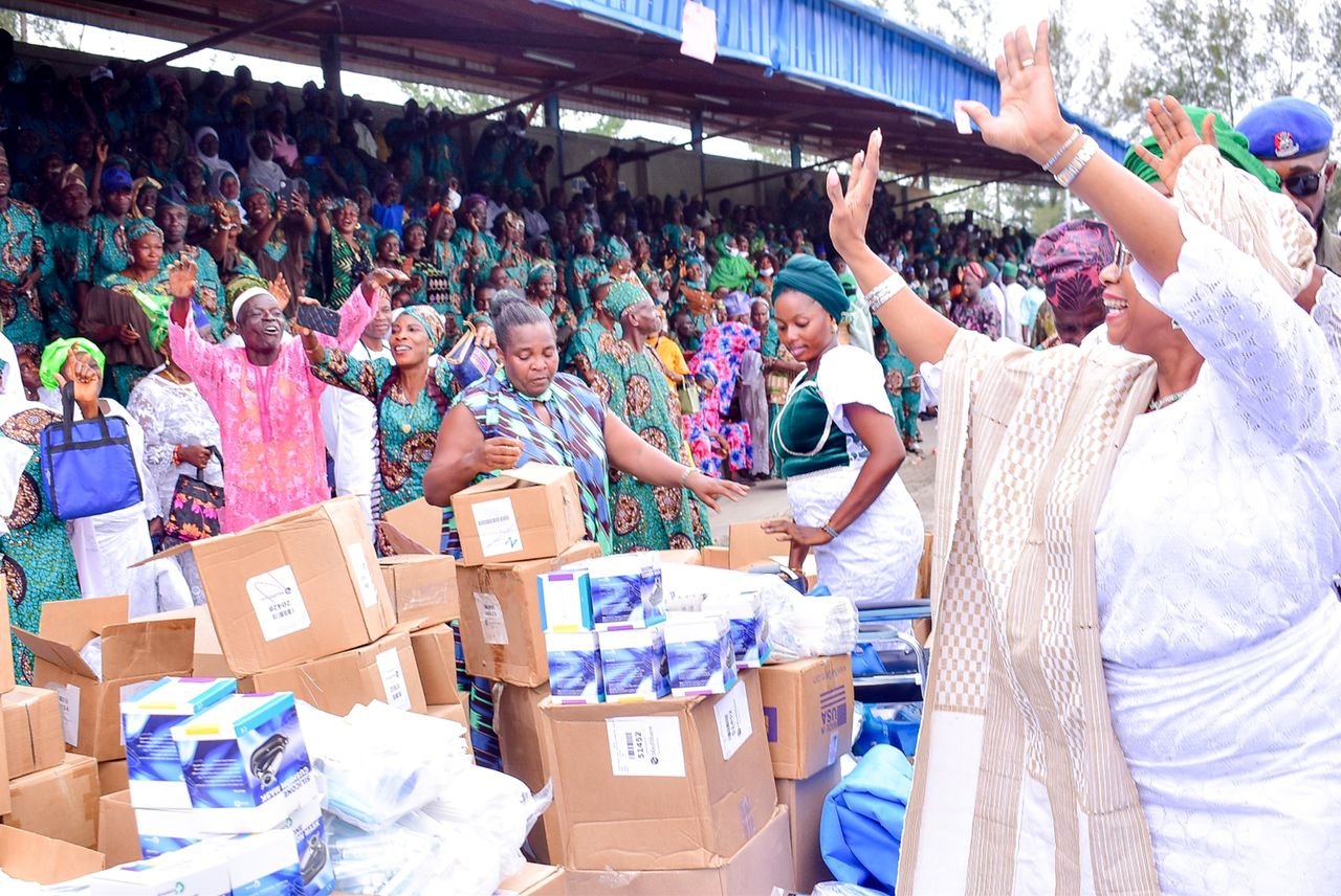 10th Assembly: Lawmaker Empowers Constituents, Facilitates Medical Equipment to PHCs