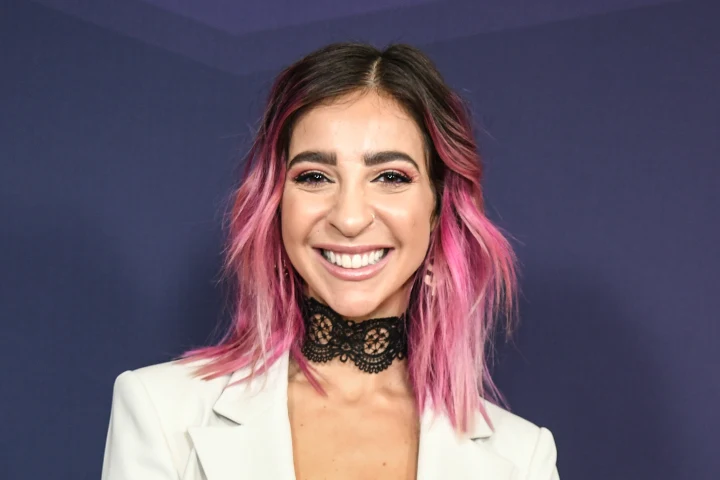 Gabbie Hanna Biography: Age, Height, TV Shows, Husband, Children, Net ...