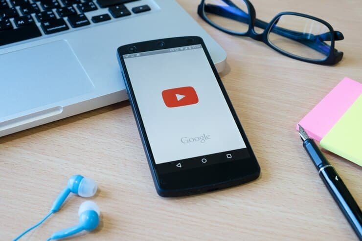 How to Play YouTube in Background on iPhone and Android Without Premium